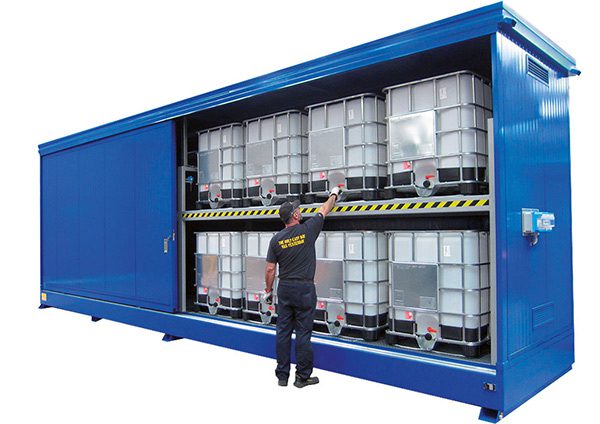 Modul container per stoccaggio di 16 IBC su 2 livelli con porte scorrevoli e vasca di sicurezza