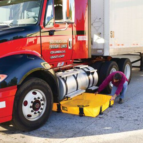 Vasca di raccolta portatile in pvc in uso con cisterna camion