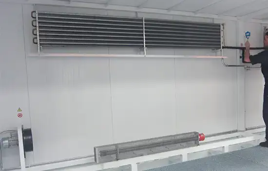 Vista interna impianto di riscaldamento costituito da riscaldatori elettrici corazzati trifase